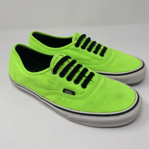 Aksen Warna Neon yang Energetik